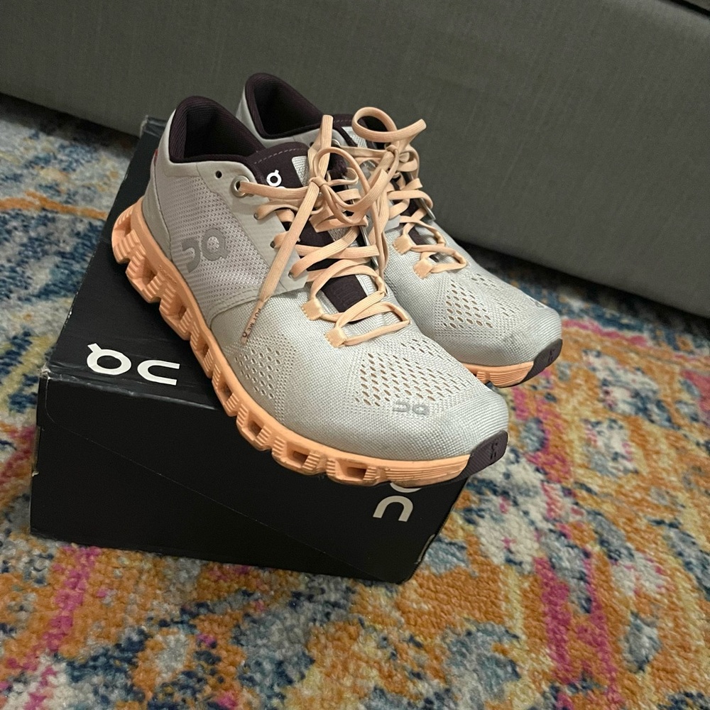 On clouds Swiss engineering size 6.